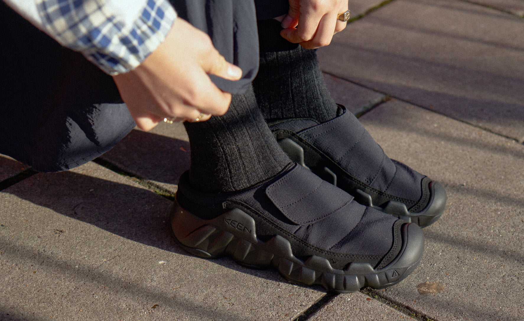 Women's Hypowser Wrap Shoe | Black/Black - Image 7